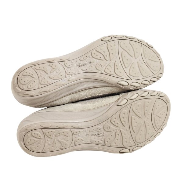 Skechers Womens Size 9 Relaxed Fit Slip-On Shoes Beige Leather Comfort Insole - Picture 8 of 9